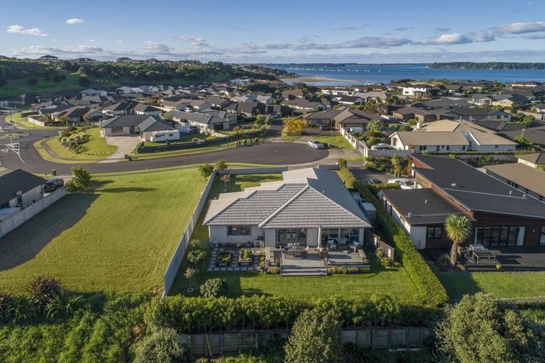 Photo of property in 12 Vantage Place, Omokoroa, 3114