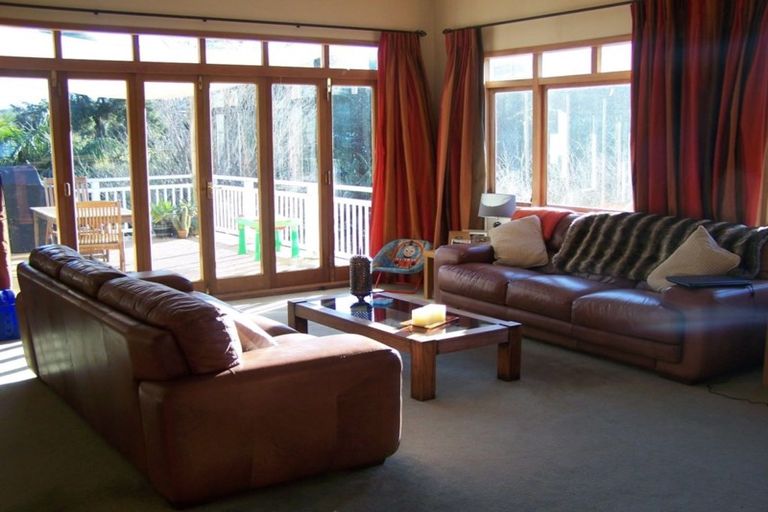 Photo of property in 32 Marine Parade, Mellons Bay, Auckland, 2014