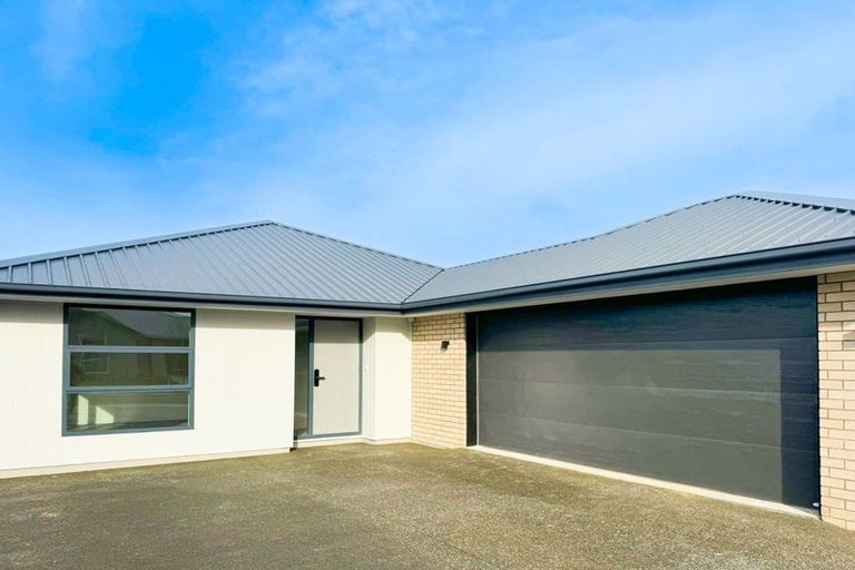 Photo of property in 42 Mehrtens Crescent, Woodend, 7691