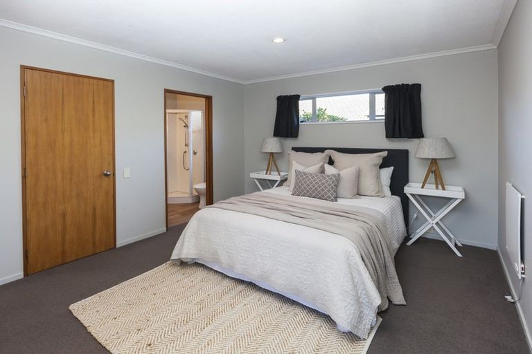 Photo of property in 39 Laing Crescent, Heathcote Valley, Christchurch, 8022