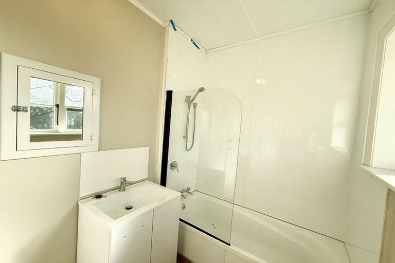 Photo of property in 73 Ford Road, Opawa, Christchurch, 8023