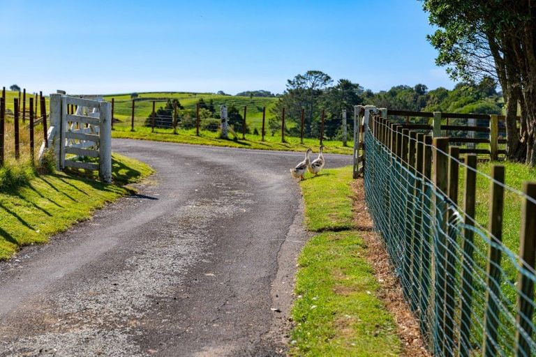 Photo of property in 568 South Road, Omata, New Plymouth, 4374