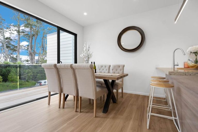 Photo of property in 21 Korokio Lane, Henderson, Auckland, 0612