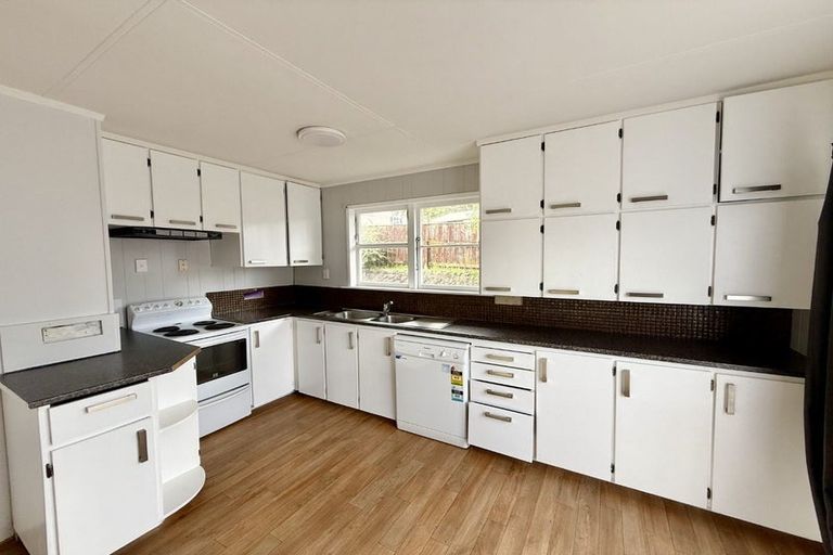 Photo of property in 17 Amundsen Grove, Stokes Valley, Lower Hutt, 5019