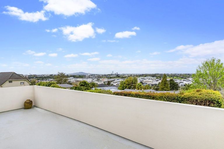 Photo of property in 25 Marcel Place, Glenfield, Auckland, 0629