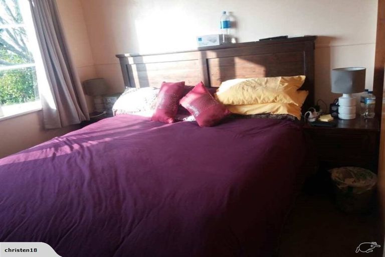 Photo of property in 79 Awaroa Road, Sunnyvale, Auckland, 0612