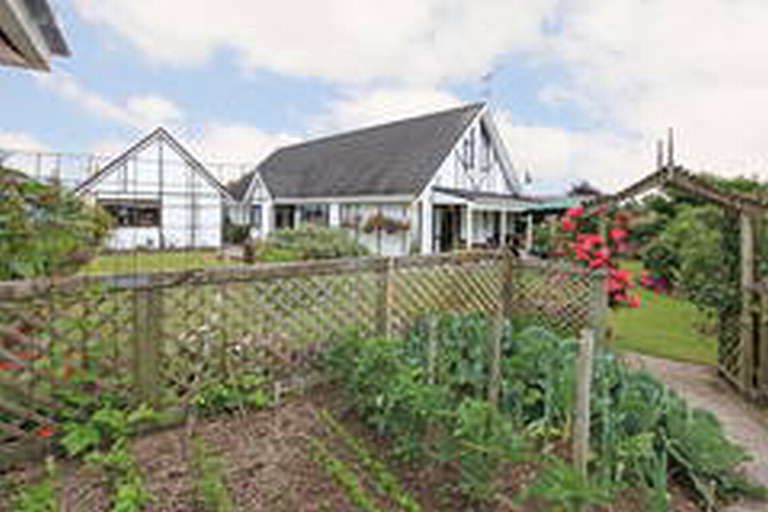 Photo of property in 56 Te Manuao Road, Otaki, 5512