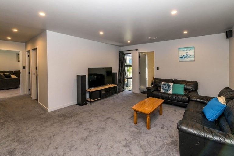 Photo of property in 8 Gladys Place, Levin, 5510