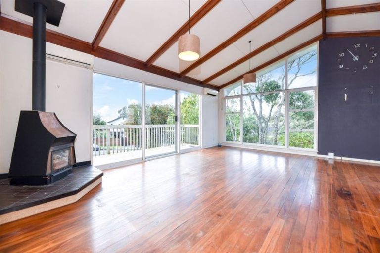 Photo of property in 109 Tiroroa Avenue, Te Atatu South, Auckland, 0610