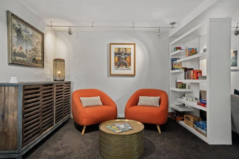 Photo of property in 10 Tapley Paddock, Wanaka, 9305