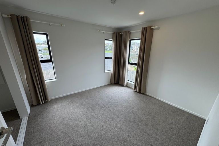 Photo of property in 14 Medallion Drive, Oteha, Auckland, 0632