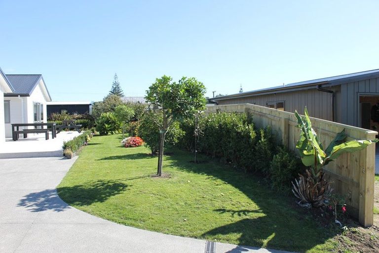Photo of property in 55 Seagrass Place, Otaki Beach, Otaki, 5512