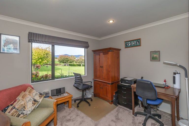 Photo of property in 22 Waipuna Grove, Levin, 5571