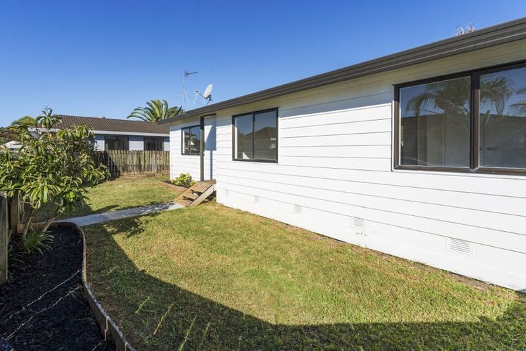Photo of property in 1/26 Karepo Crescent, Ranui, Auckland, 0612
