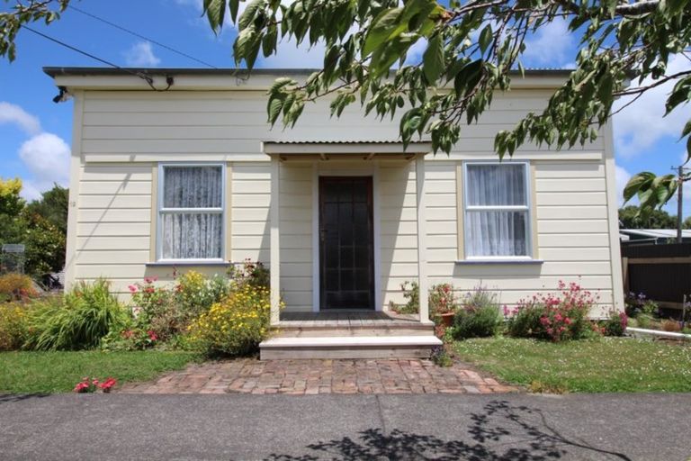 Photo of property in 19 Severn Street, Rongotea, 4476