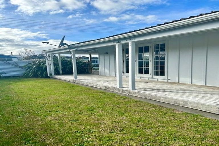 Photo of property in 11 Domett Street, Waitara, 4320