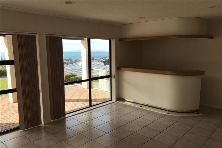 Photo of property in 18 Savoy Road, Orewa, 0931