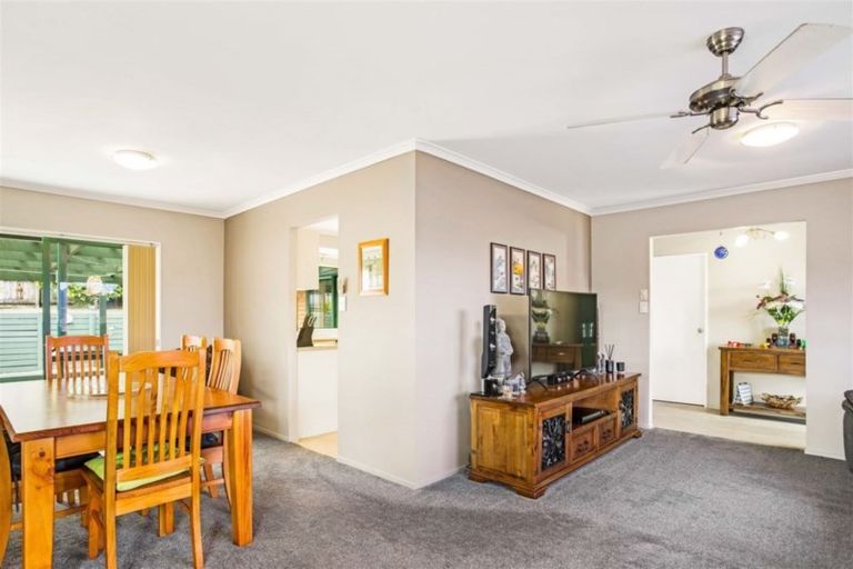 Photo of property in 9 Toledo Avenue, Henderson, Auckland, 0612