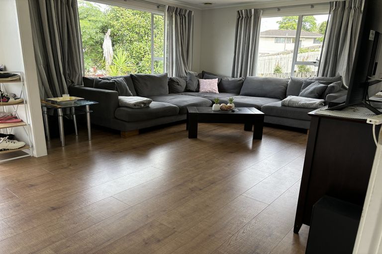 Photo of property in 21 Peterhouse Place, West Harbour, Auckland, 0618