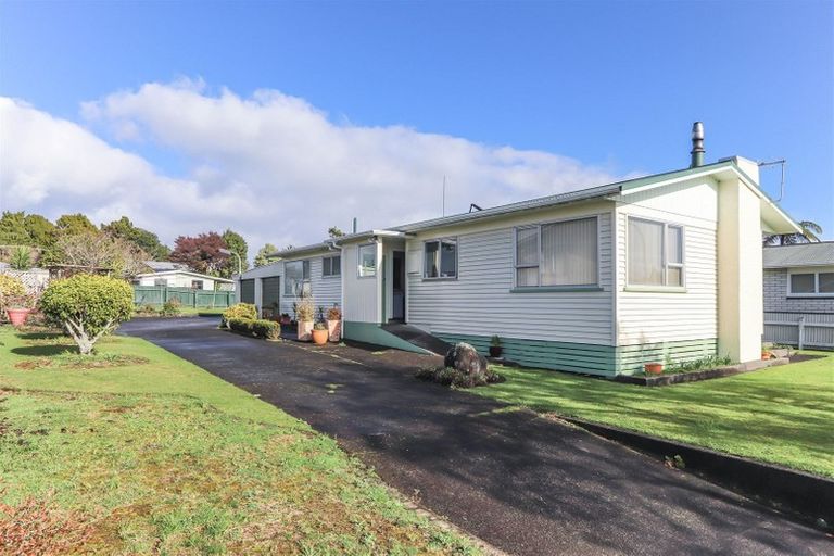Photo of property in 5 Kowhai Street, Inglewood, 4330