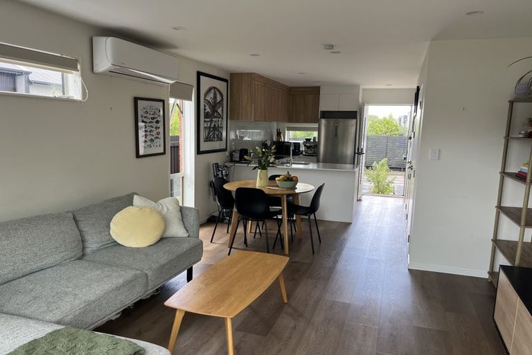 Photo of property in 325 Glengarry Road, Glen Eden, Auckland, 0602