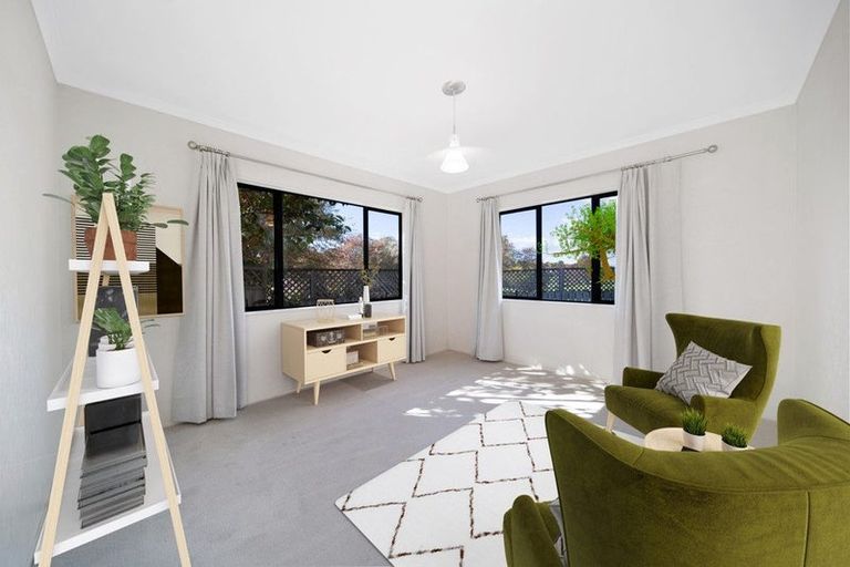 Photo of property in 170 Botany Road, Botany Downs, Auckland, 2010