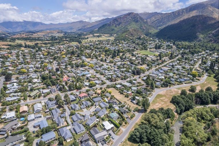 Photo of property in 12 Fletcher Way, Arrowtown, 9302