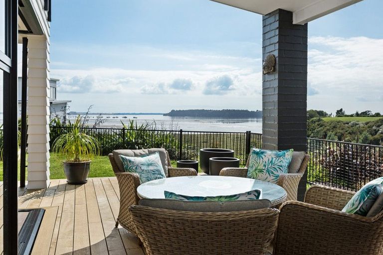 Photo of property in 30 Lakeside Terrace, Omokoroa, 3114