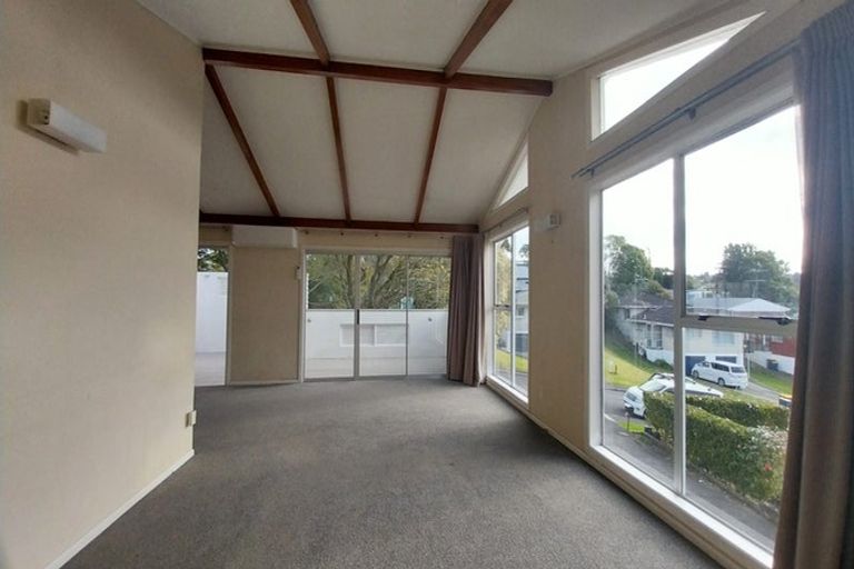 Photo of property in 1/5 Kathleen Street, Totara Vale, Auckland, 0627