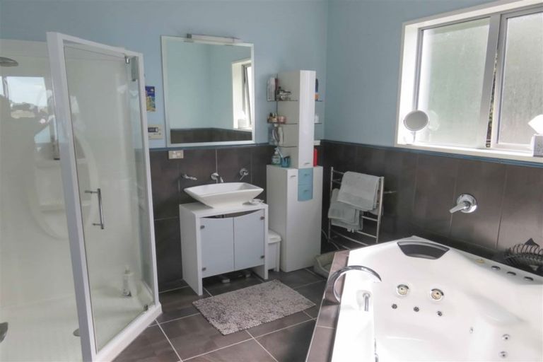 Photo of property in 86 Marine Parade, Bluff, 9814