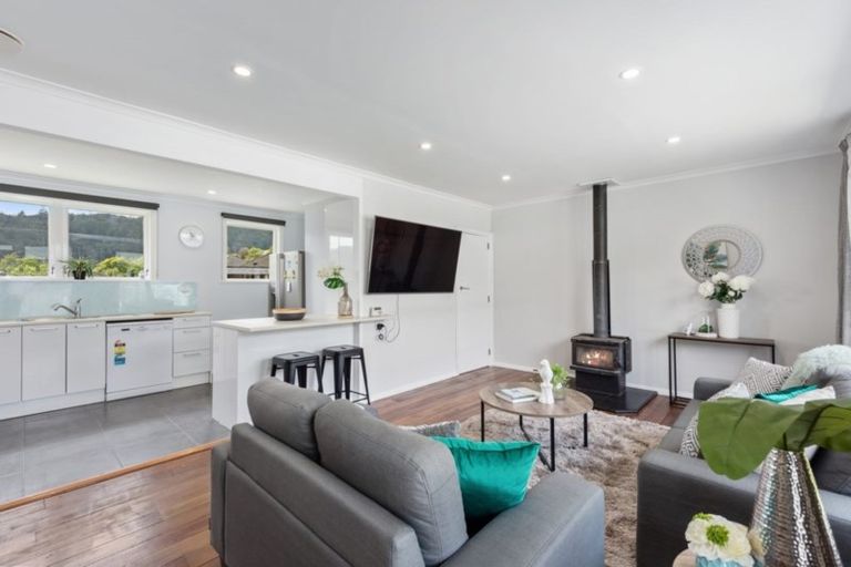 Photo of property in 18 Delaney Drive, Stokes Valley, Lower Hutt, 5019