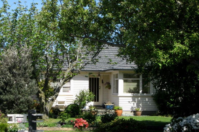 Photo of property in 28 Farquhars Road, Redwood, Christchurch, 8051