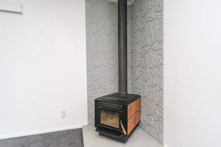 Photo of property in 28 Rhodes Drive, Kelvin Grove, Palmerston North, 4414