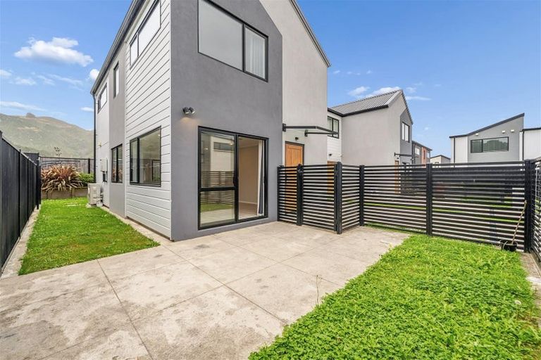 Photo of property in 8 Desert Gold Lane, Wallaceville, Upper Hutt, 5018