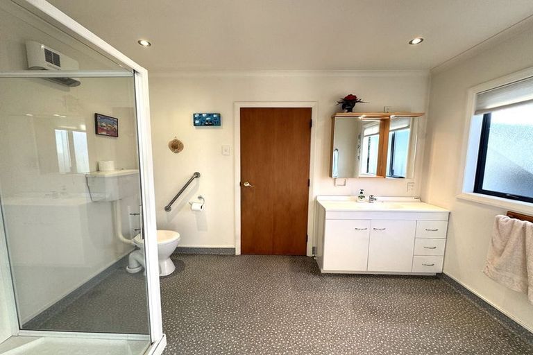 Photo of property in 24 Lanark Street, Balclutha, 9230
