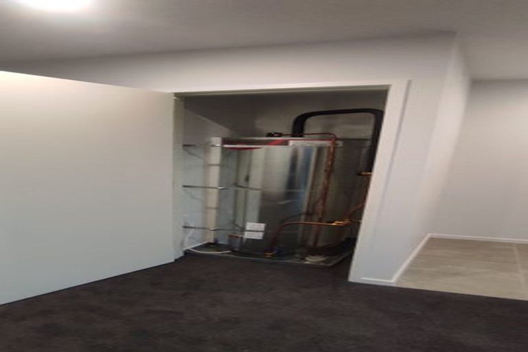 Photo of property in 3/47 Awaroa Road, Sunnyvale, Auckland, 0612