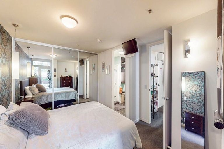 Photo of property in Montreaux Apartments, 1b/164 The Terrace, Wellington Central, Wellington, 6011