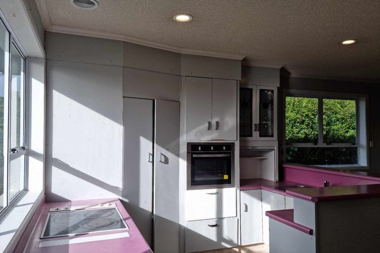 Photo of property in 99 Omata Road, Marfell, New Plymouth, 4310