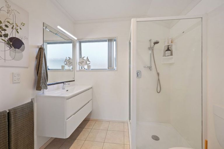 Photo of property in 32 Highfields Terrace, Henderson, Auckland, 0612
