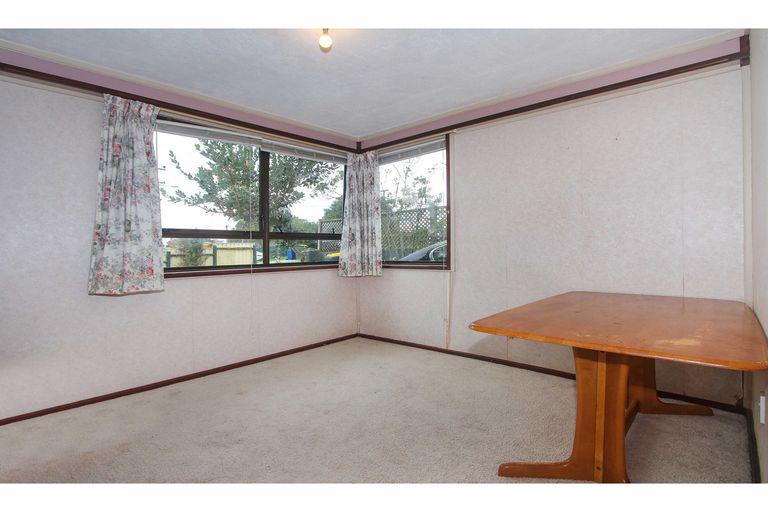 Photo of property in 1/52 Pupuke Road, Hillcrest, Auckland, 0627