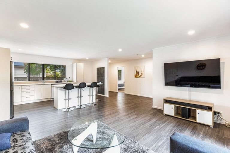 Photo of property in 9/17 Neta Grove, Henderson, Auckland, 0612