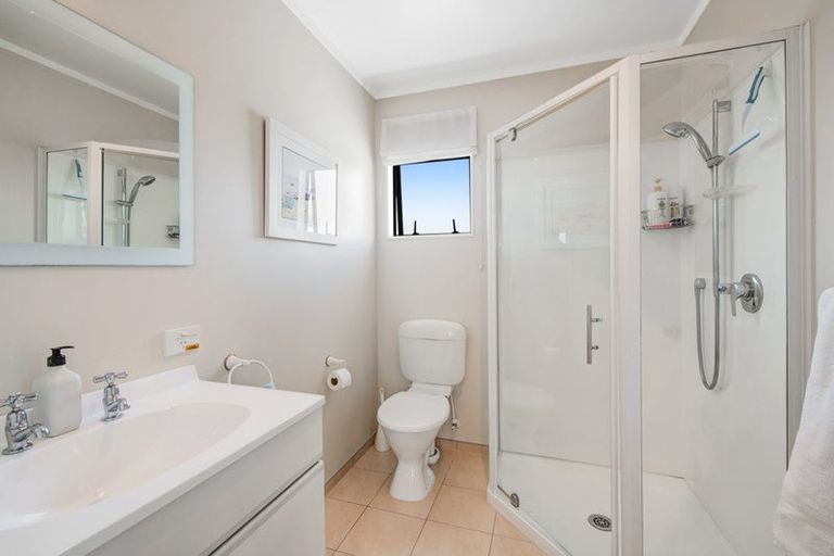 Photo of property in 1/8 Rifleman Rise, Unsworth Heights, Auckland, 0632