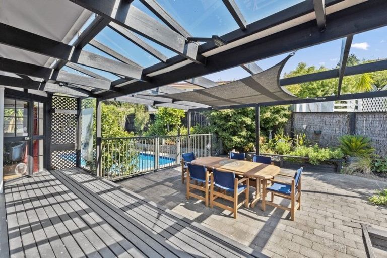 Photo of property in 201 Chelsea View Drive, Chatswood, Auckland, 0626
