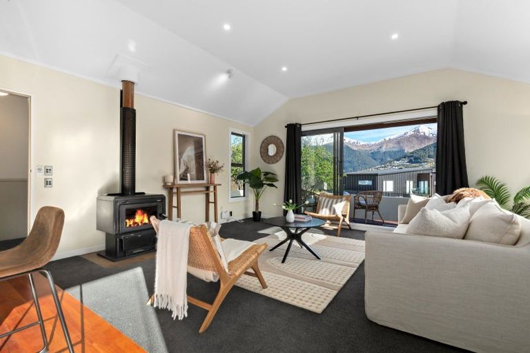 Photo of property in 35 Oregon Drive, Kelvin Heights, Queenstown, 9300