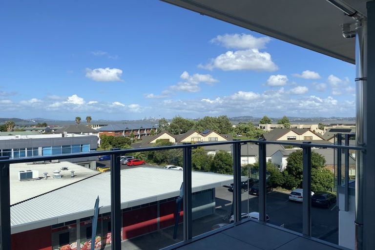 Photo of property in Bella Vista, 3d/84 Gunner Drive, Te Atatu Peninsula, Auckland, 0610