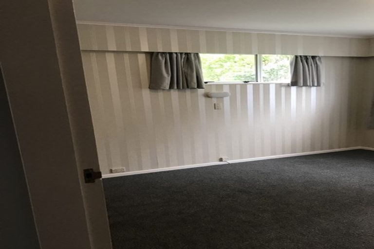 Photo of property in 3 Cyril Way, Paparangi, Wellington, 6037