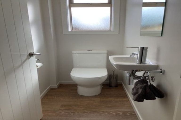 Photo of property in 14 Latimer Way, Petone, Lower Hutt, 5012