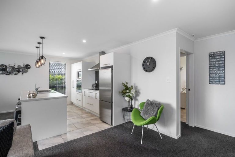 Photo of property in 18 Vista Close, Omokoroa, 3114