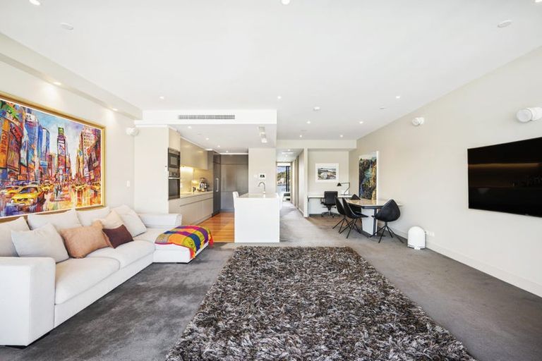 Photo of property in Clyde Quay Wharf, 2d/7 Clyde Quay Wharf, Te Aro, Wellington, 6011