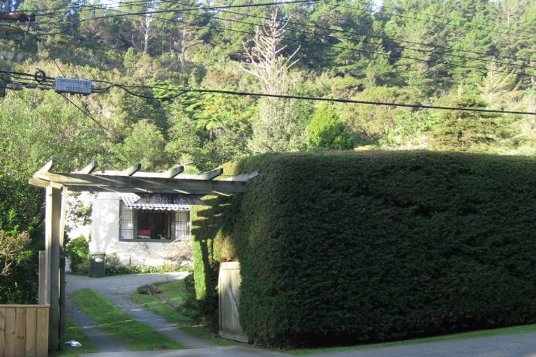 Photo of property in 489 Stokes Valley Road, Stokes Valley, Lower Hutt, 5019